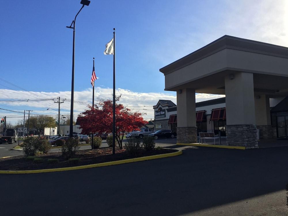 Comfort Inn & Suites Danbury-Bethel Exterior foto