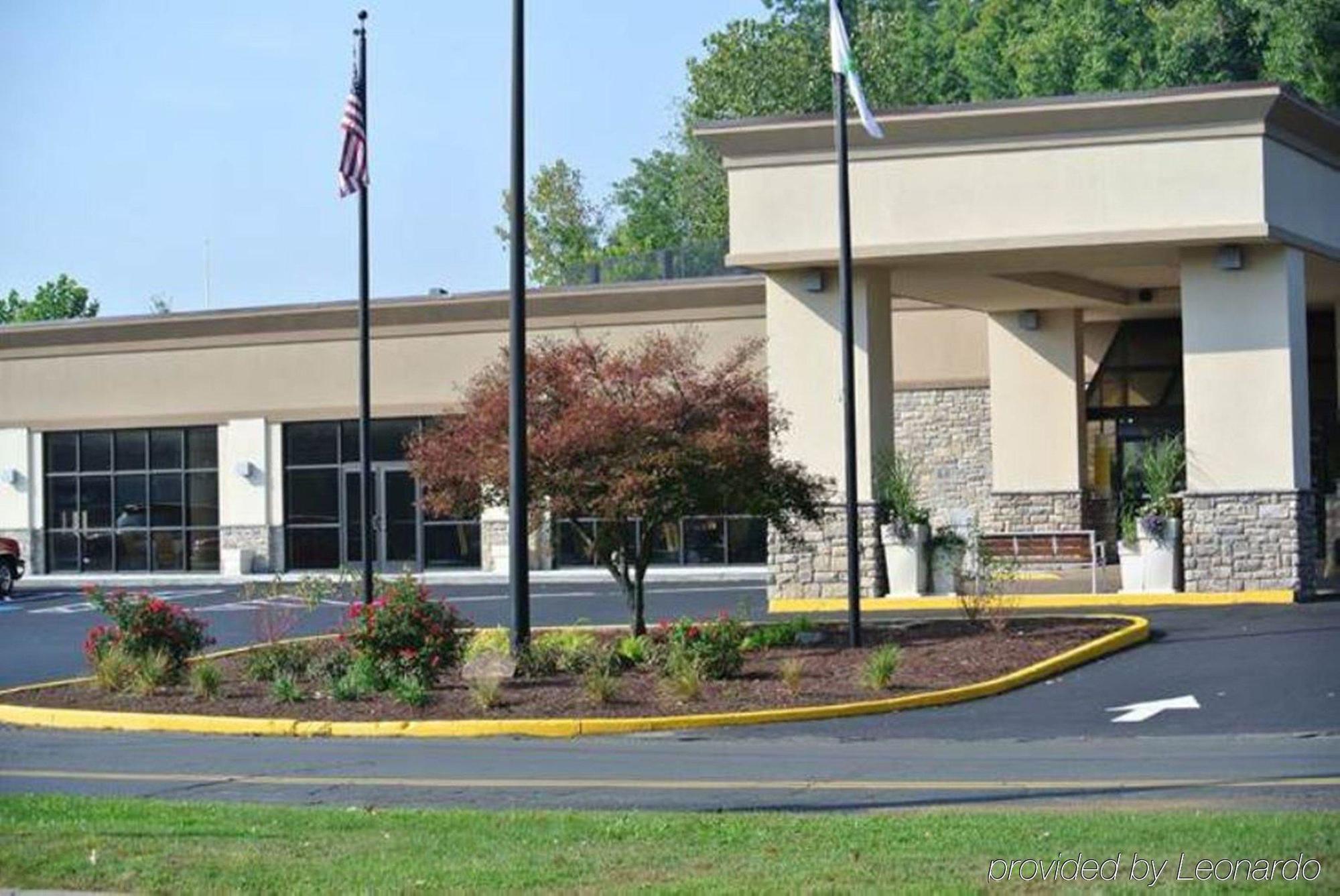 Comfort Inn & Suites Danbury-Bethel Exterior foto